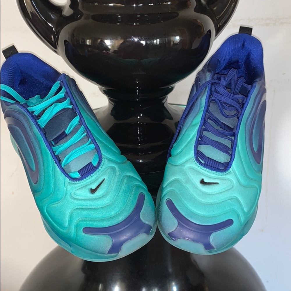 Men Nike airmax 720 size 8 1/2